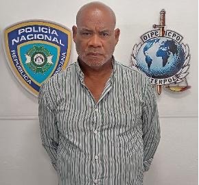 Interpol Santo Domingo de la Policía Nacional captura en AILA a hombre con 14 años prófugo por homicidio en Barahona Interpol Santo Domingo de la Policía Nacional captura en AILA a hombre con 14 años prófugo por homicidio en Barahona