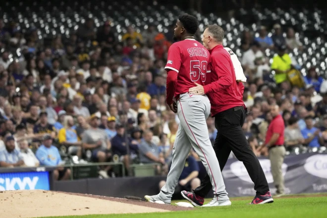 José Soriano a la lista de lesionados de los Angelinos tras ser golpeado por una línea José Soriano a la lista de lesionados de los Angelinos tras ser golpeado por una línea
