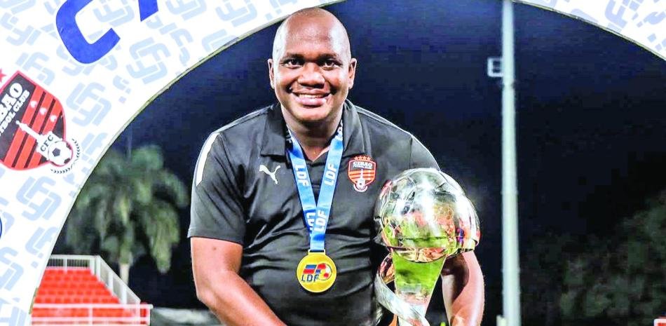 Junior Scheldeur: El Azabache que vino desde Haití