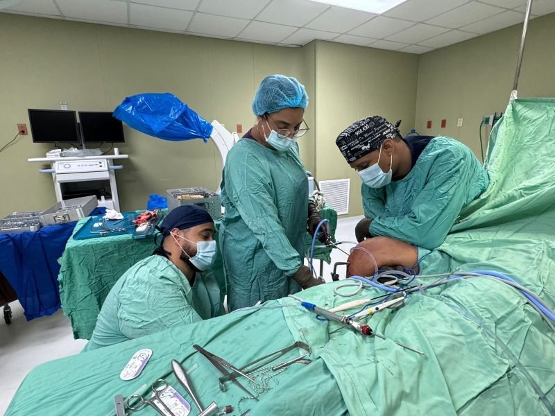 Ney Arias Lora realiza más de 14 cirugías diarias de artroscopía y medicina deportiva Ney Arias Lora realiza más de 14 cirugías diarias de artroscopía y medicina deportiva
