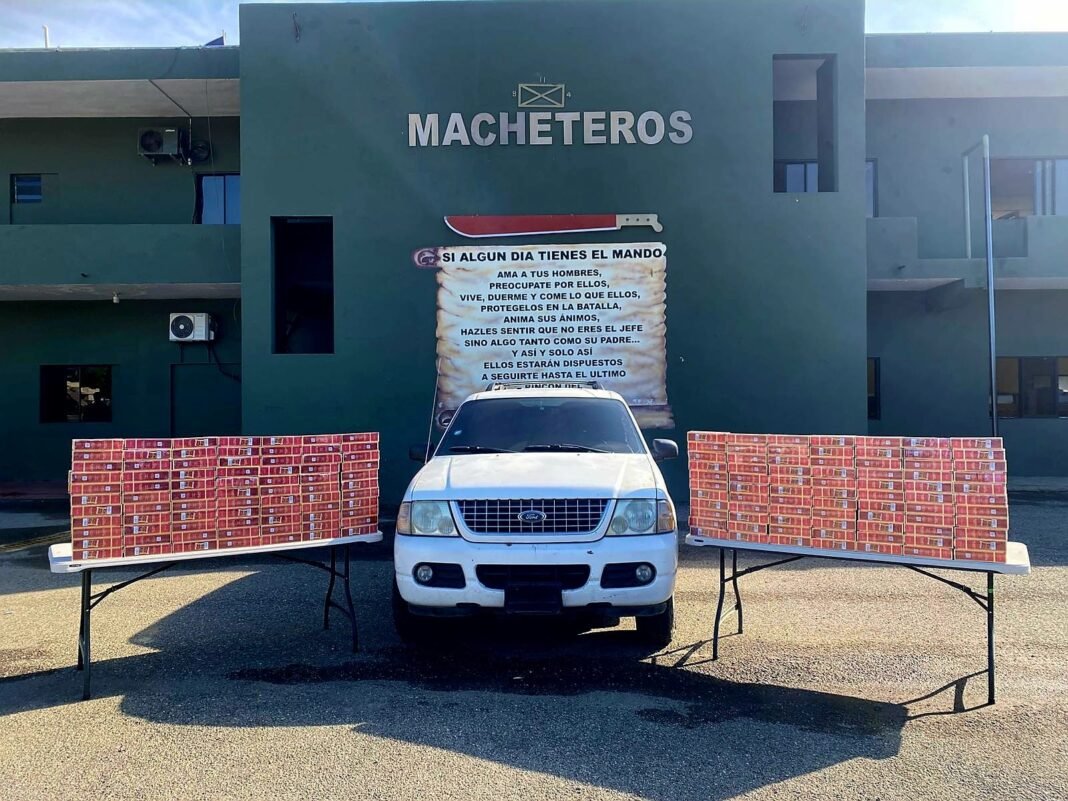 Ocupan 49 mil cigarrillos de contrabando en camioneta en Santiago Rodríguez Ocupan 49 mil cigarrillos de contrabando en camioneta en Santiago Rodríguez