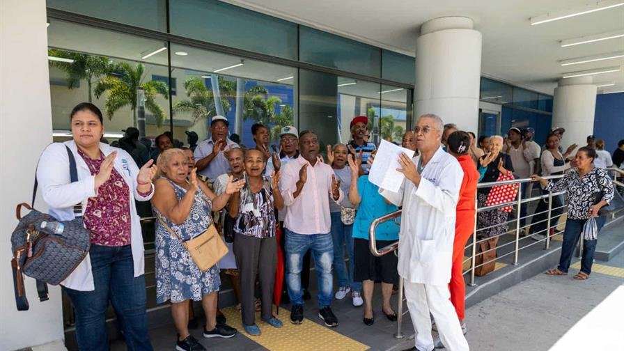Oftalmólogos protestan en Cecanot por falta de pago de incentivos y equipos en mal estado Oftalmólogos protestan en Cecanot por falta de pago de incentivos y equipos en mal estado