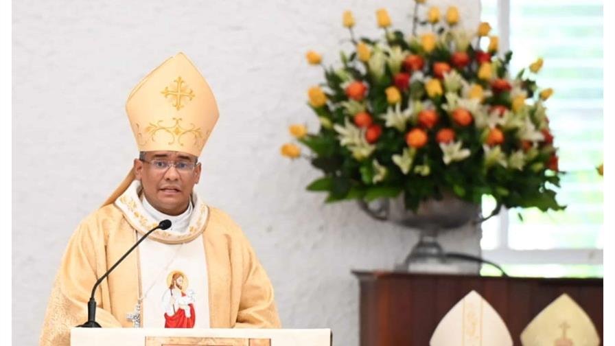 Ordenan como obispo auxiliar de Santiago al sacerdote Andrés Amauri Rosario Henríquez Ordenan como obispo auxiliar de Santiago al sacerdote Andrés Amauri Rosario Henríquez