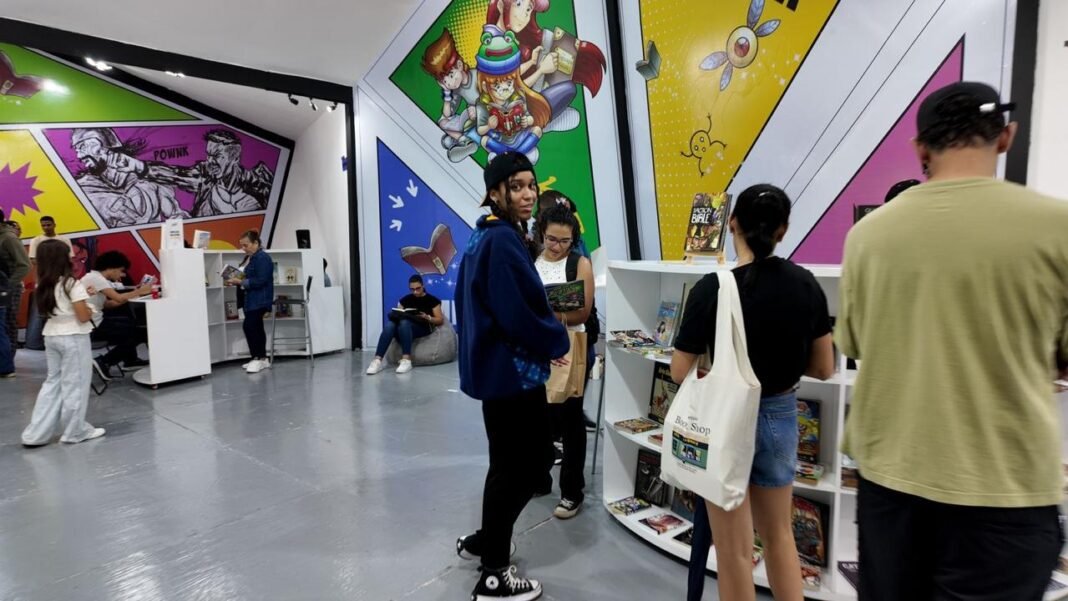 Pabellón del Cómic vuelve a brillar en la Feria del Libro