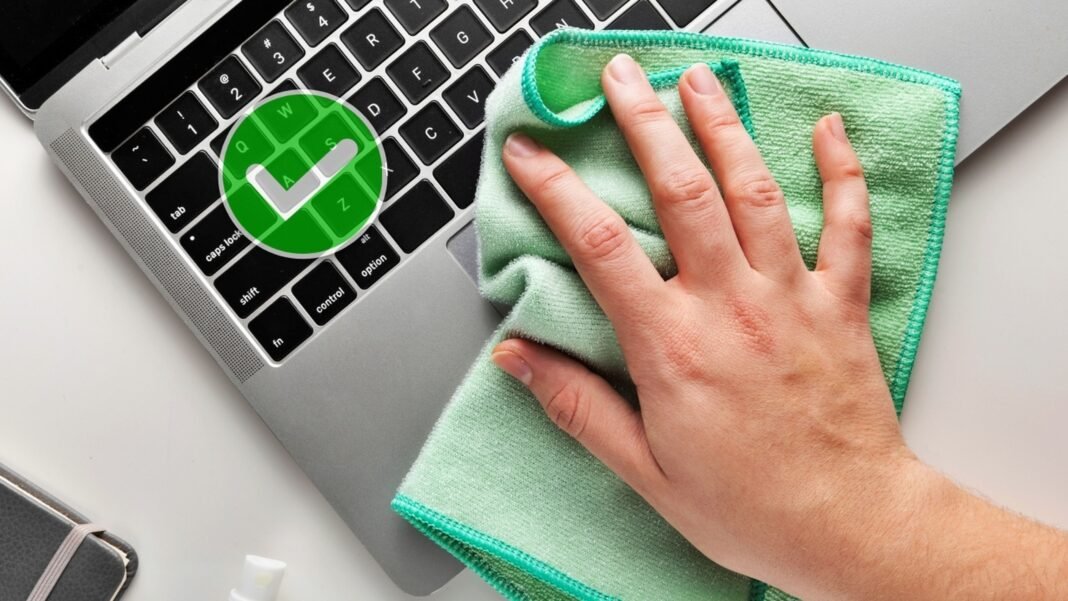 Parece fácil, pero no lo es: cómo limpiar un ordenador portátil de forma segura sin dañarlo