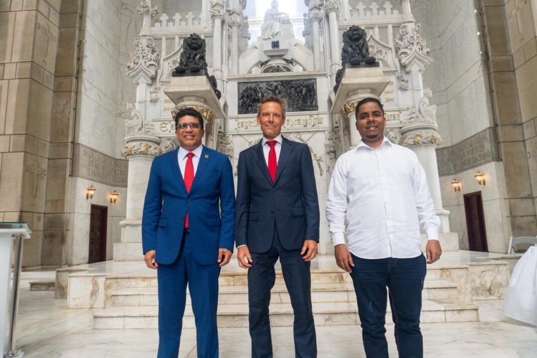 Pese a presencia de bacterias peligrosas en el Faro a Colón, autoridades de SDE impulsan actividad recreativa