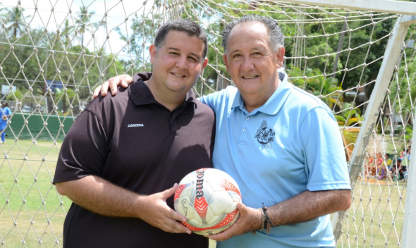 Pica y se Extiende: libro “Fútbol Solo Fútbol, Mi Legado”, un golazo de los Bauger Pica y se Extiende: libro “Fútbol Solo Fútbol, Mi Legado”, un golazo de los Bauger