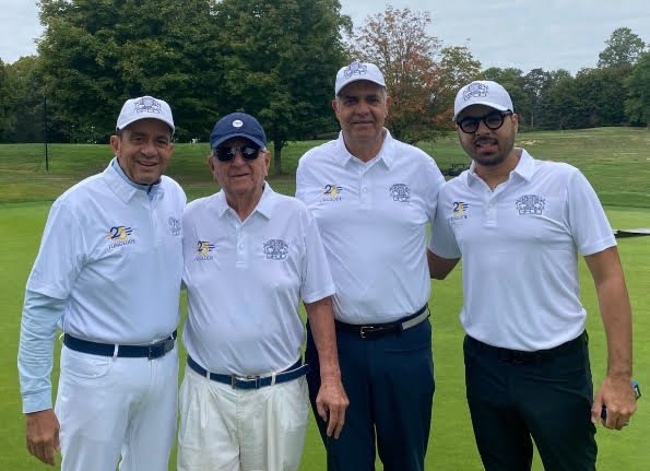 Pica y se Extiende : Lunes de golf en el Harrison Meadows Country Club en New York.
