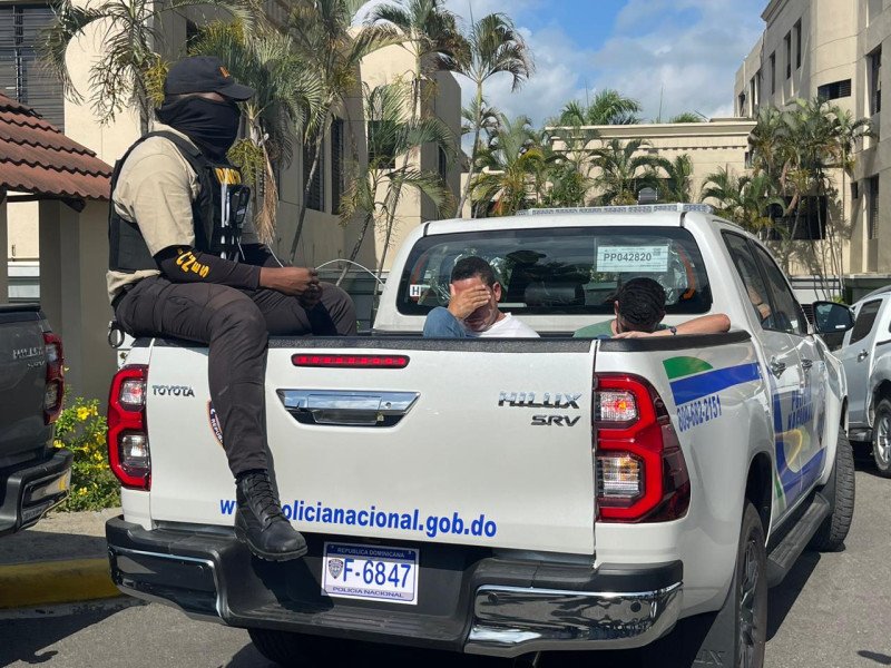 Policía detiene a 14 personas por “orgía”