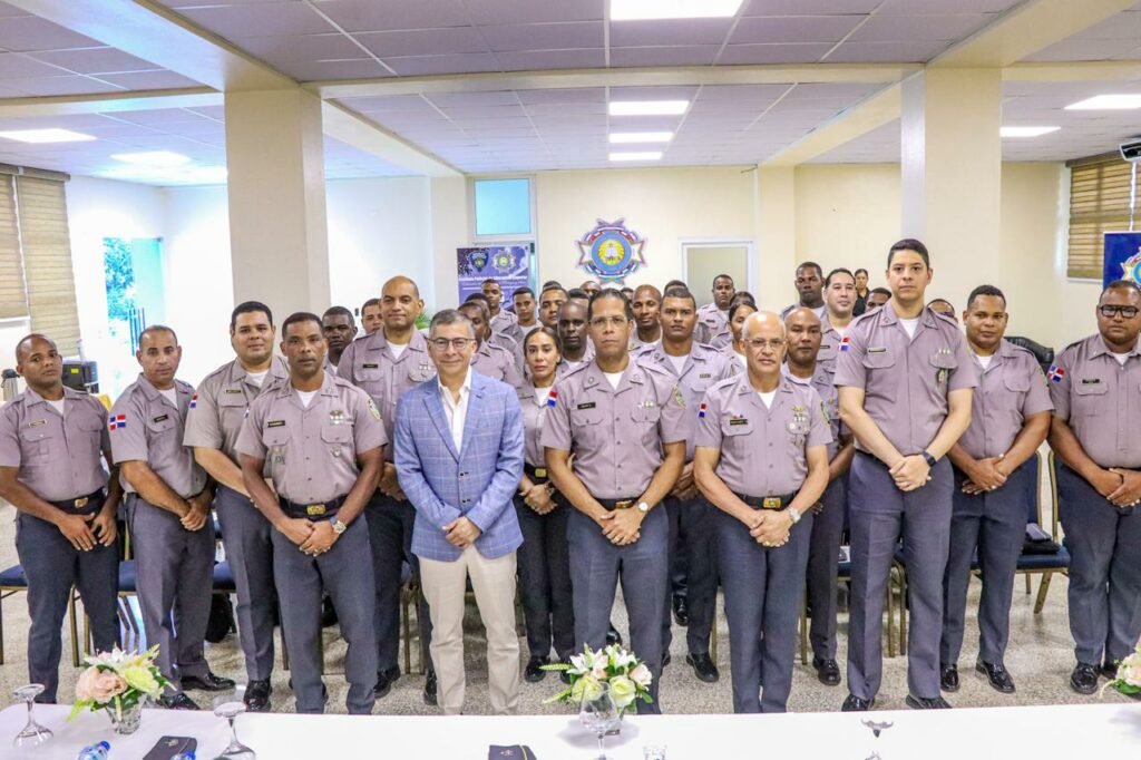 Policía Nacional certifica a 40 agentes como analistas estratégicos en seguridad ciudadana Policía Nacional certifica a 40 agentes como analistas estratégicos en seguridad ciudadana