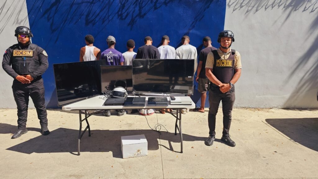 Policía Nacional desmantela banda “Los Chuky Malos” dedicada a robos en viviendas y comercios del Distrito Nacional Policía Nacional desmantela banda “Los Chuky Malos” dedicada a robos en viviendas y comercios del Distrito Nacional