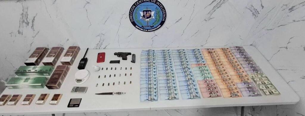 Policía y MP ocupan armas, drogas, dinero y cigarrillos de contrabando en allanamientos en SFM Policía y MP ocupan armas, drogas, dinero y cigarrillos de contrabando en allanamientos en SFM