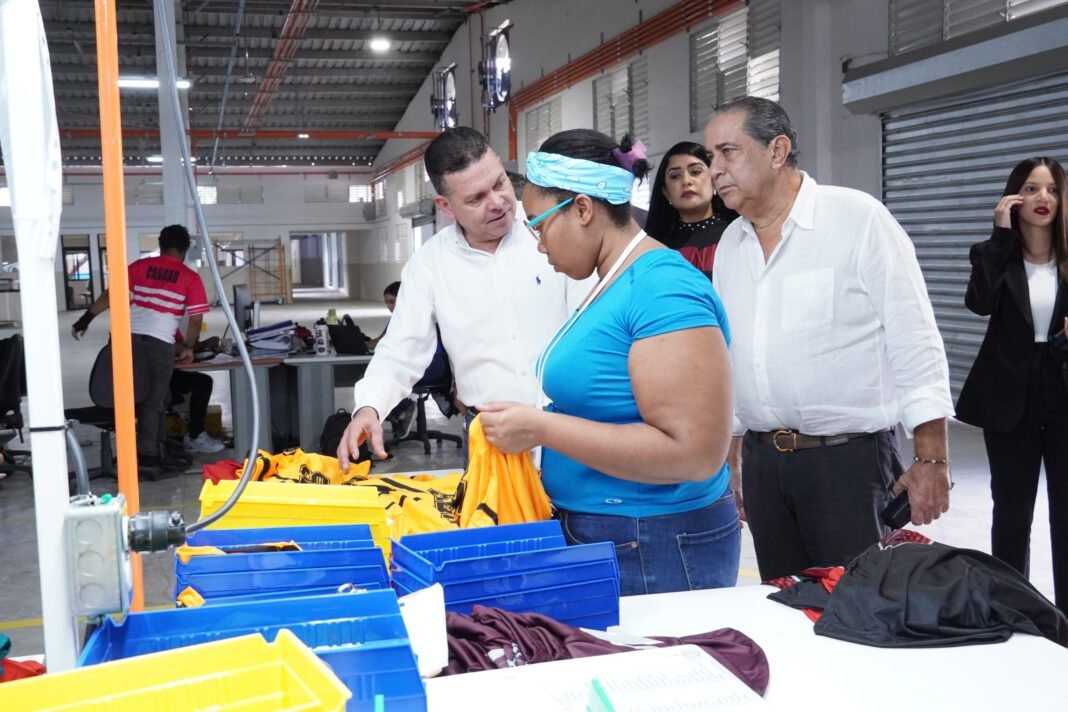 Proindustria genera más de 2,600 nuevos empleos en el último año en sus parques y zonas francas Proindustria genera más de 2,600 nuevos empleos en el último año en sus parques y zonas francas