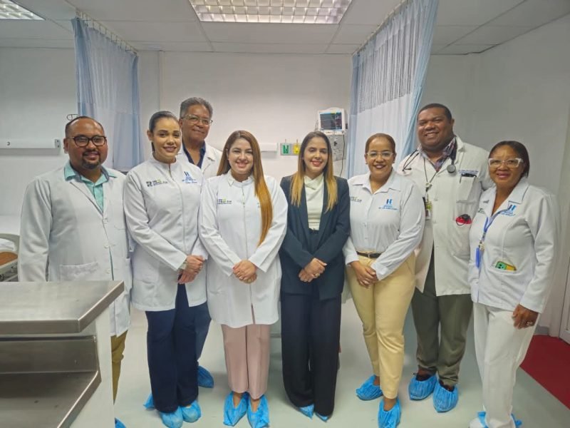 Reabren renovada Unidad de Cuidados Intensivos del Hospital Luis Morillo King en La Vega Reabren renovada Unidad de Cuidados Intensivos del Hospital Luis Morillo King en La Vega