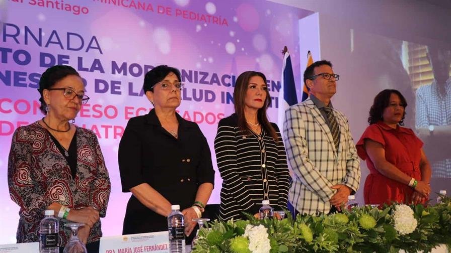 Resaltan la importancia de la comunicación y la humanización en Congreso del Hospital Arturo Grullón Resaltan la importancia de la comunicación y la humanización en Congreso del Hospital Arturo Grullón