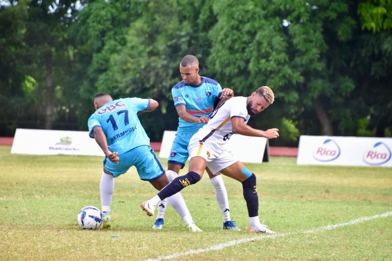 Salcedo FC le ganó a Pantoja y regresa a la cima. Jarabacoa gana el clásico vegano Salcedo FC le ganó a Pantoja y regresa a la cima. Jarabacoa gana el clásico vegano