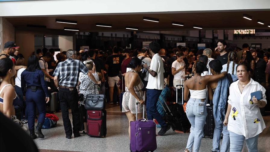 Se restablece la energía en la zona sur del edificio terminal del AILA tras falla eléctrica Se restablece la energía en la zona sur del edificio terminal del AILA tras falla eléctrica