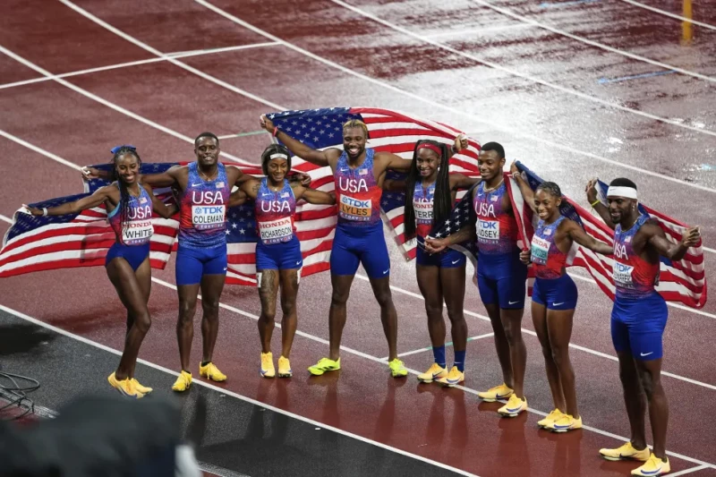 Sha’Carri y Lyles encabezan los relevos y Estados Unidos cierra el Mundial con oro en los 4×100 Sha’Carri y Lyles encabezan los relevos y Estados Unidos cierra el Mundial con oro en los 4×100