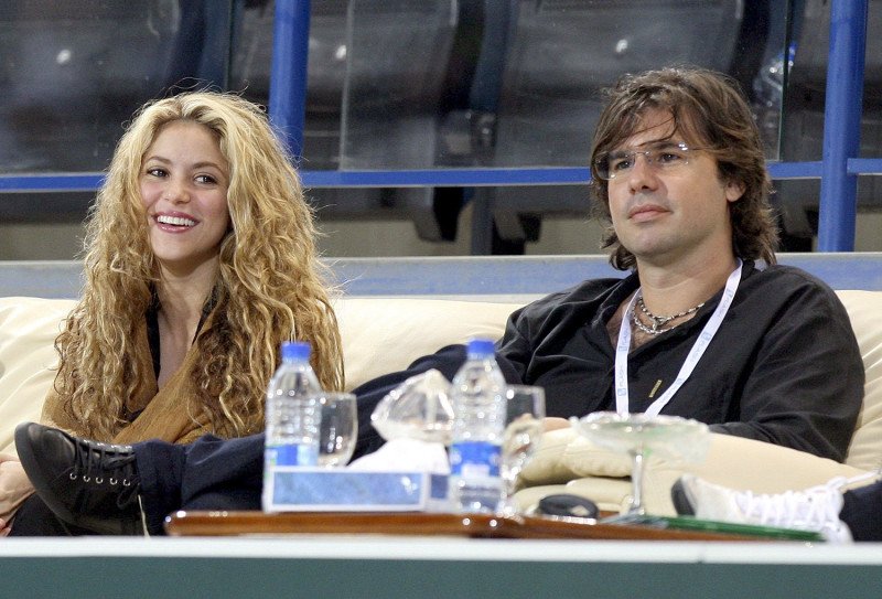 Shakira canta “Día de enero” frente a Antonio de la Rúa y desatan rumores de reconciliación