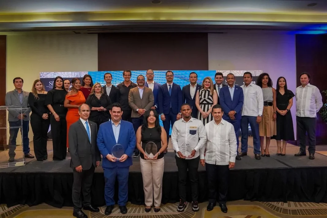 SIMV premia a jóvenes investigadores por sus propuestas para el mercado de valores