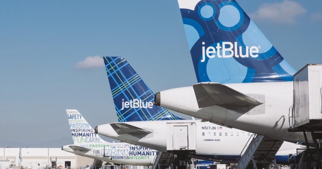 Sin recargos y con reembolsos JetBlue permitirá cambios de vuelos tras el apagón en el AILA Sin recargos y con reembolsos JetBlue permitirá cambios de vuelos tras el apagón en el AILA