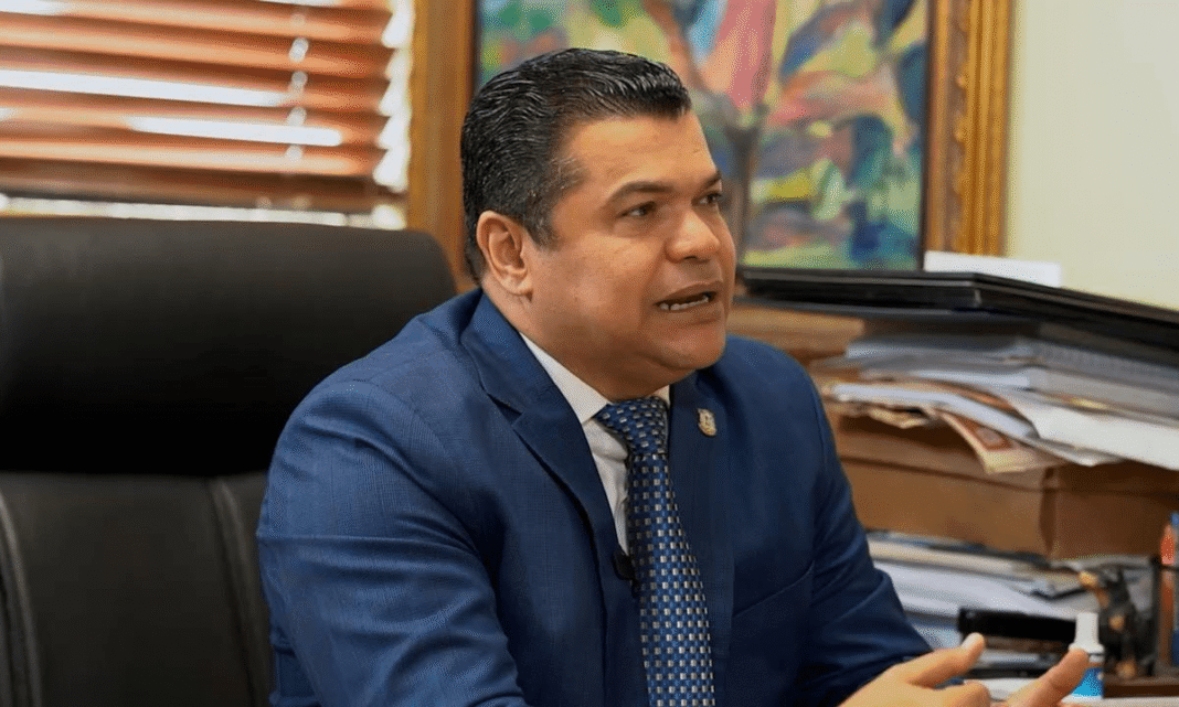 Tobías Crespo culpa al gobierno por el caos vehicular y dialoga con ACOFAVE