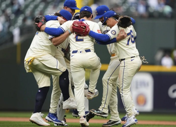 Todos los resultados; Raleigh iguala récord HR . Marineros toman la cima del Oeste de la LA Todos los resultados; Raleigh iguala récord HR . Marineros toman la cima del Oeste de la LA