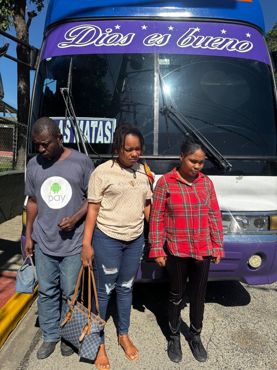 Tres indocumentados y el cobrador de un autobús detenidos por el ERD Tres indocumentados y el cobrador de un autobús detenidos por el ERD