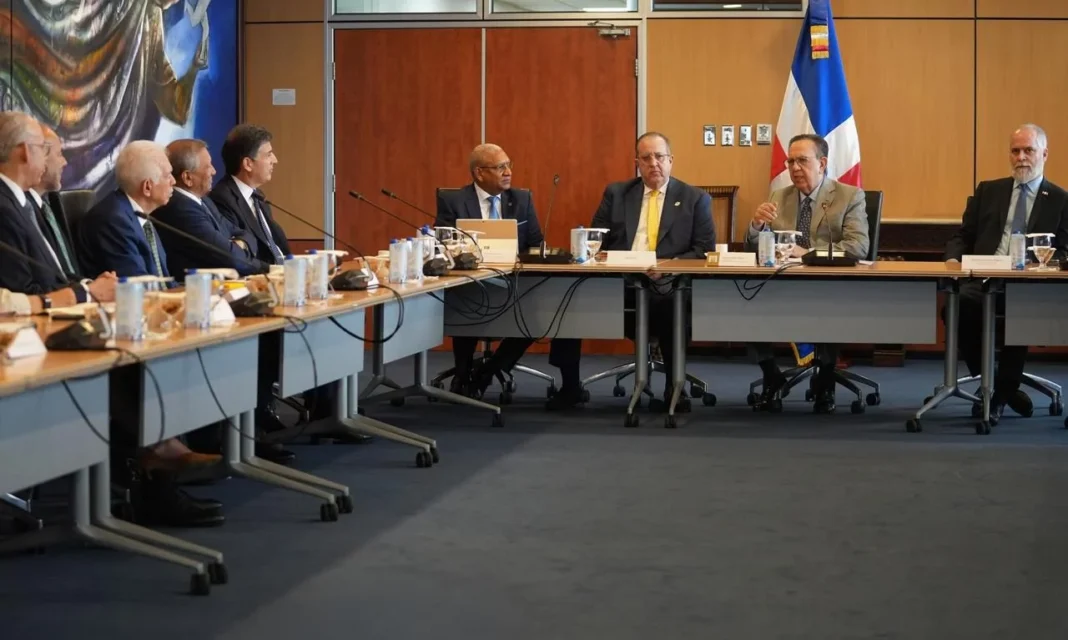 Valdez Albizu atribuye “volatilidad” cambiaria a efecto estacional de septiembre