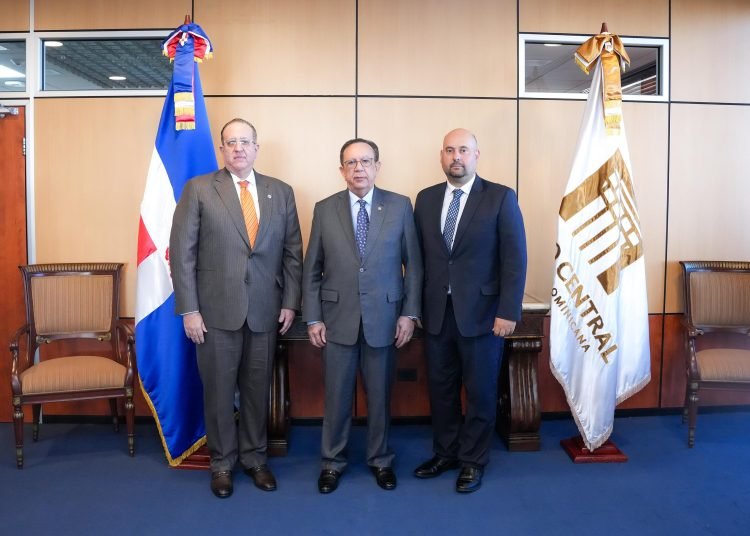 Valdez Albizu y Magín Diaz reciben a representantes del Gafilat y de la UAF de RD Valdez Albizu y Magín Diaz reciben a representantes del Gafilat y de la UAF de RD