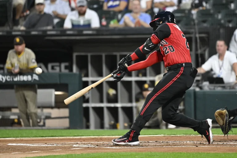 White Sox 4, Padres 3, Reds 7, Cubs 4; Athletics 4, Pirates 3. y Bravos 10, Tigers 1 White Sox 4, Padres 3, Reds 7, Cubs 4; Athletics 4, Pirates 3. y Bravos 10, Tigers 1