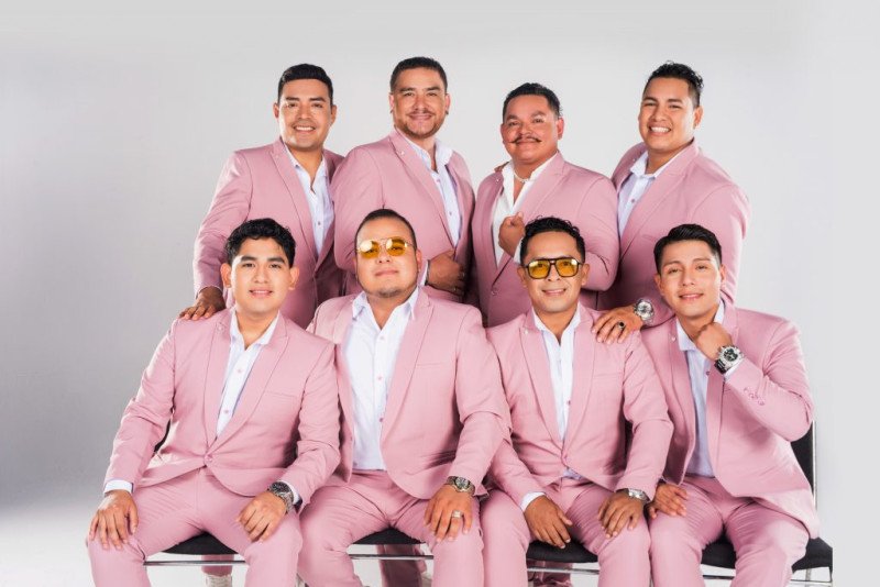 Agrupación peruana da concierto con chalecos antibalas tras reciente atentado a otra banda Agrupación peruana da concierto con chalecos antibalas tras reciente atentado a otra banda