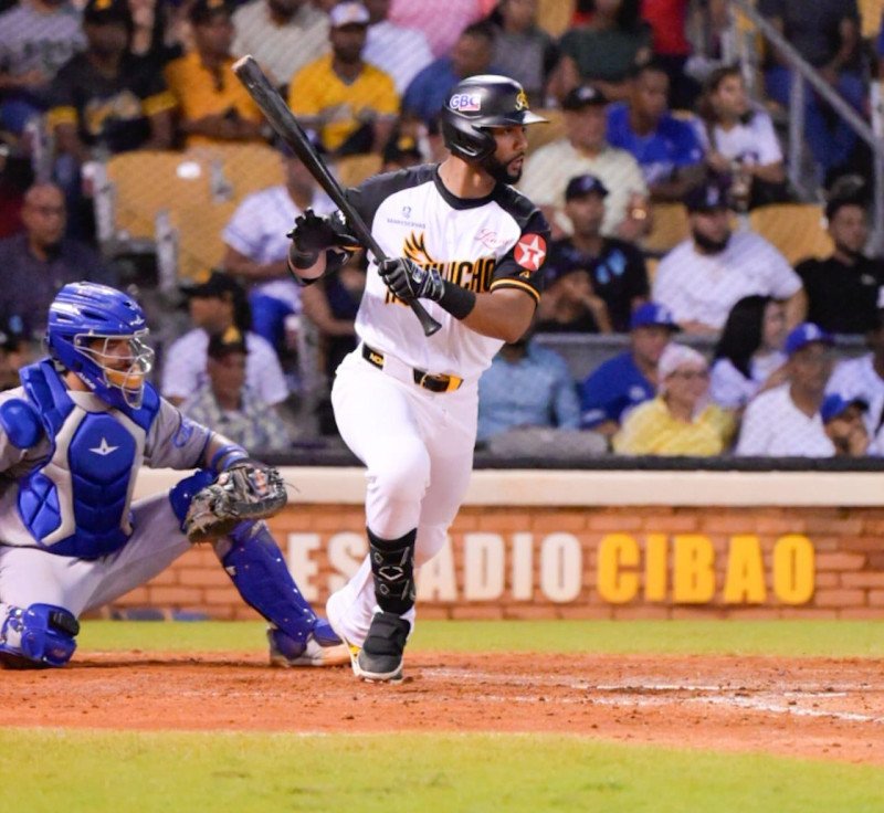 Águilas blanquean 4-0 al Licey en su primer enfrentamiento de la temporada Águilas blanquean 4-0 al Licey en su primer enfrentamiento de la temporada
