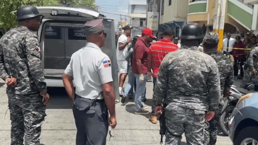 Arrestan a un alguacil implicado en la muerte de un testigo frente al Palacio de Justicia de SFM Arrestan a un alguacil implicado en la muerte de un testigo frente al Palacio de Justicia de SFM