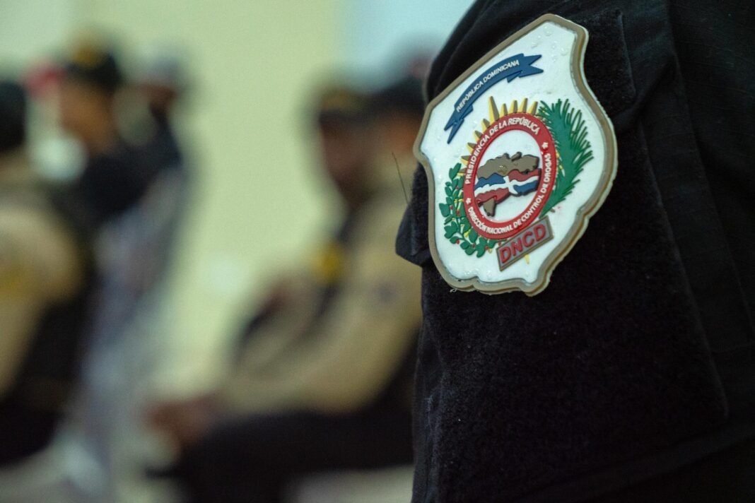 ARRESTAN DOS HOMBRES EN AZUA Y OCUPAN MÁS DE 7, 000 GRAMOS DE PRESUNTA COCAÍNA ARRESTAN DOS HOMBRES EN AZUA Y OCUPAN MÁS DE 7, 000 GRAMOS DE PRESUNTA COCAÍNA