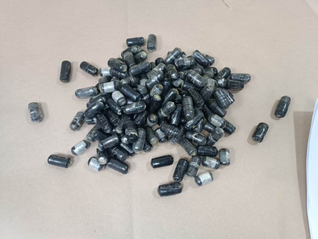 ATRAPAN EN EL AILA FRANCÉS CON ESTÓMAGO LLENO DE BOLSITAS DE COCAÍNA ATRAPAN EN EL AILA FRANCÉS CON ESTÓMAGO LLENO DE BOLSITAS DE COCAÍNA