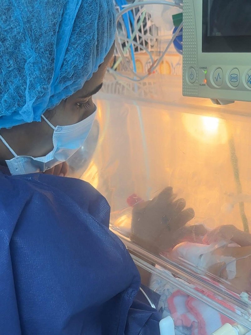 Bebé de Martha Heredia se “adelantó un poquito”, le realizaron una cirugía menor y nació por cesárea Bebé de Martha Heredia se “adelantó un poquito”, le realizaron una cirugía menor y nació por cesárea