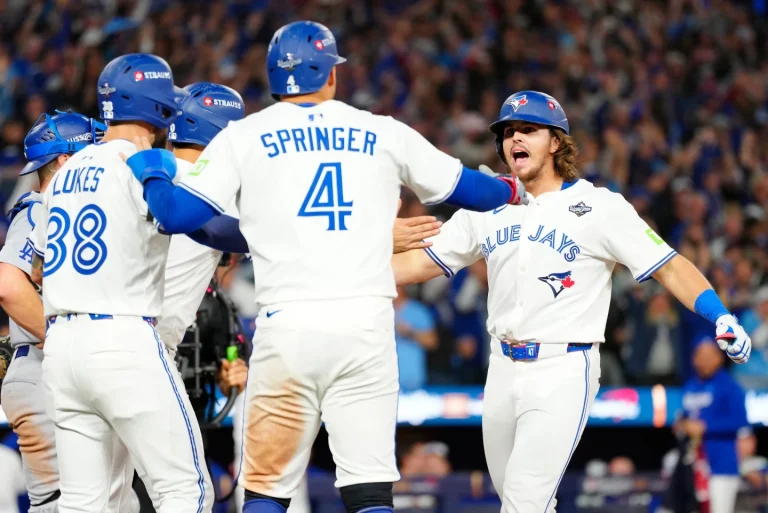Blue Jays apalean 11-4 a Dodgers en el Juego 1; jonrones de Barger, Varsho y Kirk Blue Jays apalean 11-4 a Dodgers en el Juego 1; jonrones de Barger, Varsho y Kirk
