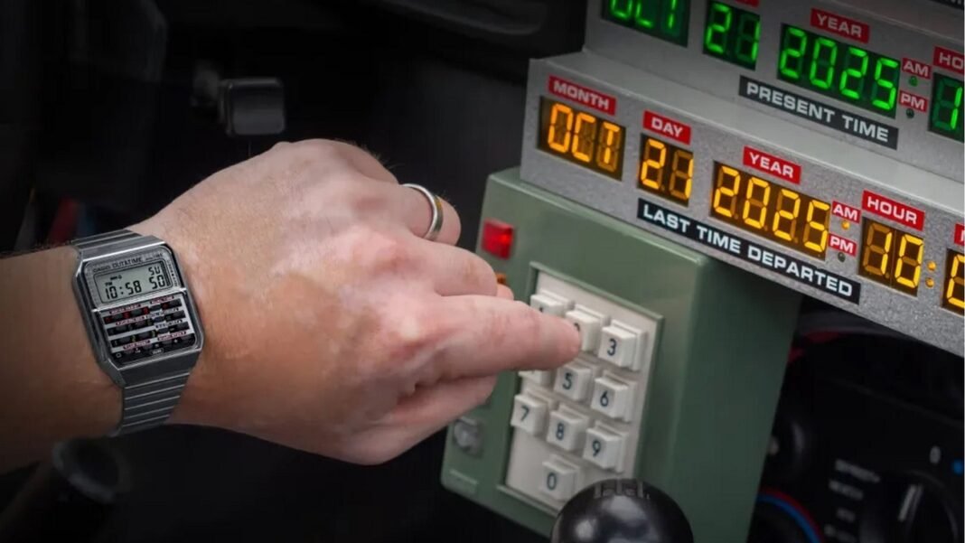 Casio viaja 40 años al pasado y recupera el mítico reloj calculadora de Marty McFly en Regreso al Futuro Casio viaja 40 años al pasado y recupera el mítico reloj calculadora de Marty McFly en Regreso al Futuro