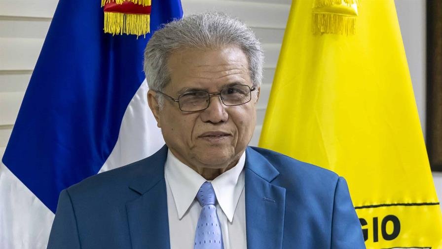 CMD anuncia aumento salarial para médicos pensionados que ganan entre 50 mil y 100 mil pesos