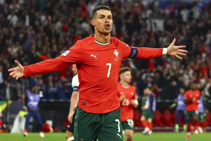 Cristiano Ronaldo es el primer jugador de fútbol milmillonario Cristiano Ronaldo es el primer jugador de fútbol milmillonario
