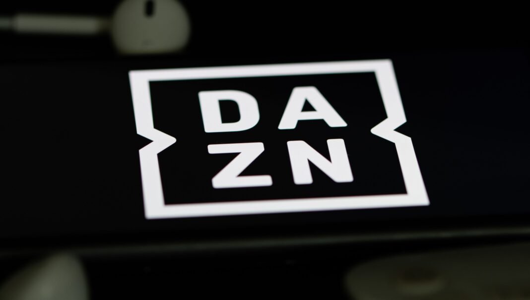 DAZN da un golpe sobre la mesa: rebaja el fútbol a mitad de precio y podrás ver el Clásico por 9,99€ al mes DAZN da un golpe sobre la mesa: rebaja el fútbol a mitad de precio y podrás ver el Clásico por 9,99€ al mes