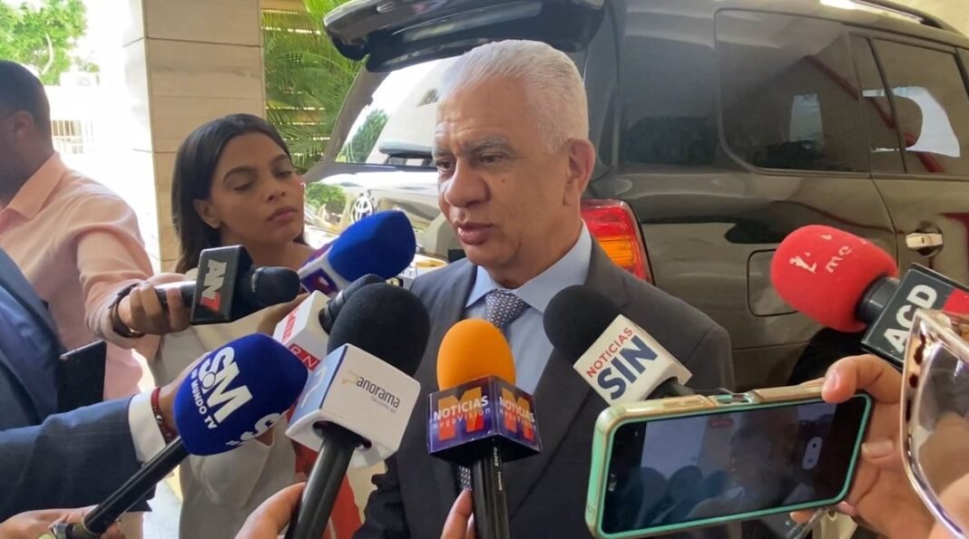 De los Santos califica de triunfo diplomático la llegada de la nueva embajadora De los Santos califica de triunfo diplomático la llegada de la nueva embajadora