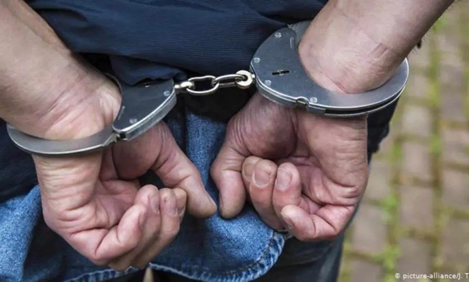 Detienen a tres personas con marihuana oculta en vehículo en San Juan de la Maguana