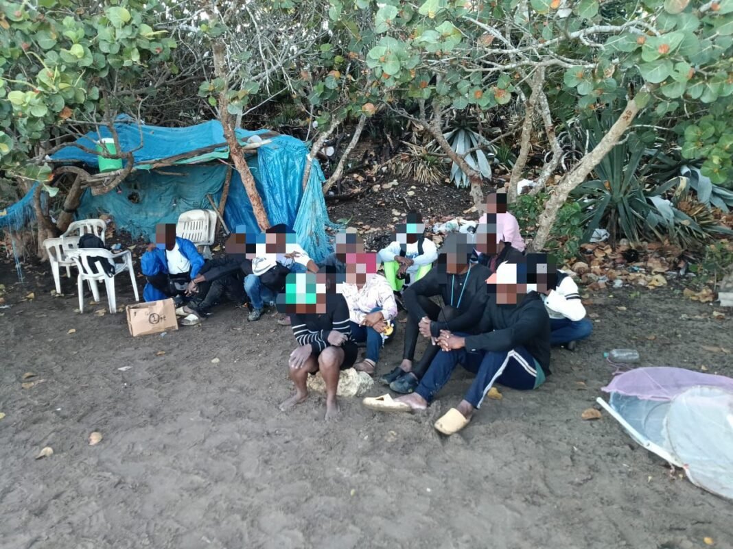 Detienen embarcación con haitianos que intentaban entrar al país Detienen embarcación con haitianos que intentaban entrar al país
