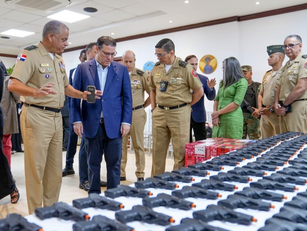 DGA dona generador eléctrico y pertrechos militares al Ministerio de Defensa DGA dona generador eléctrico y pertrechos militares al Ministerio de Defensa