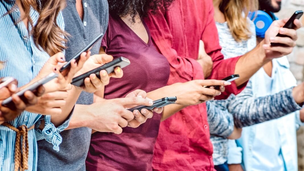 Digital detox, la práctica que los expertos recomiendan para desconectar: “Reduce el estrés y mejora la salud mental” Digital detox, la práctica que los expertos recomiendan para desconectar: “Reduce el estrés y mejora la salud mental”