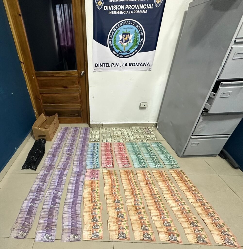 Dintel desmantela centro de acopio de drogas en La Romana; ocupa arma, dinero y apresan a “Chiquitón” Dintel desmantela centro de acopio de drogas en La Romana; ocupa arma, dinero y apresan a “Chiquitón”