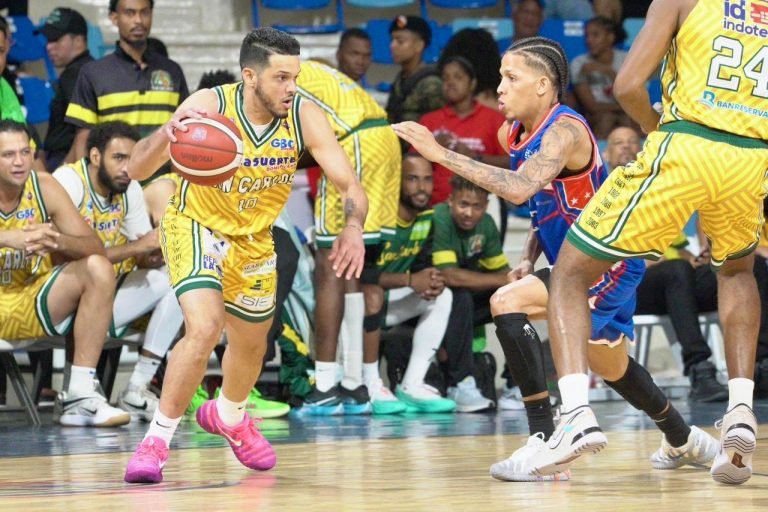 Eddy Polanco y San Carlos se aferran a la cima del grupo A en su quinto triunfo en el TBS Distrito 2025 Eddy Polanco y San Carlos se aferran a la cima del grupo A en su quinto triunfo en el TBS Distrito 2025