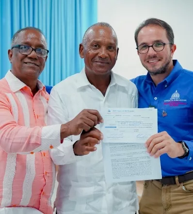 El Gobierno entrega bonos a productores El Gobierno entrega bonos a productores